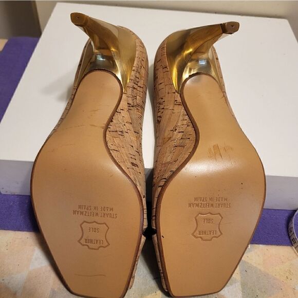 NIB Stuart Weitzman Cork Leather Peep Toe Curved Gold Heel Pumps sz.6.5 Ret $425 - Picture 13 of 14